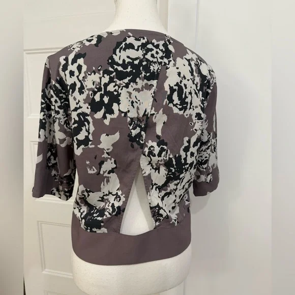 Top - Picture 2 of 4